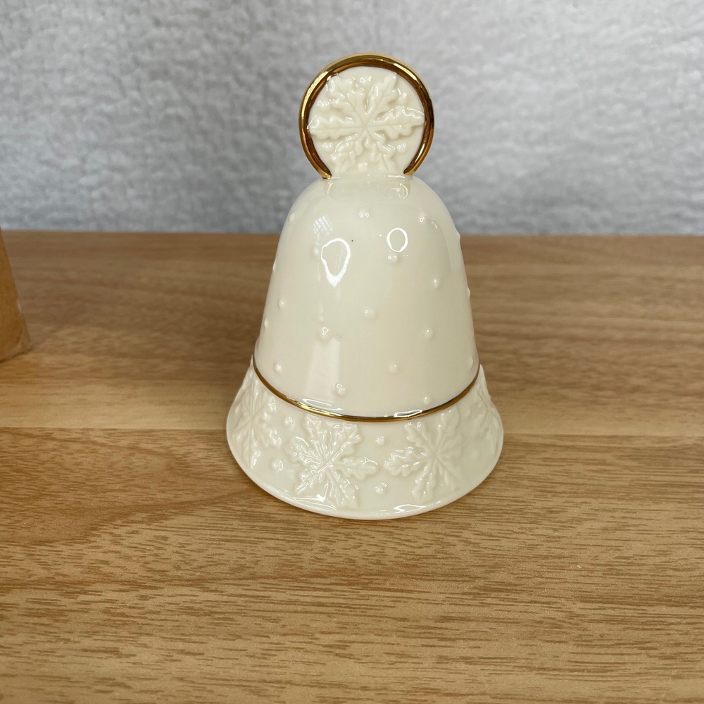 Lenox Ivory Porcelain Snowflake Bell Gold Trim Handcrafted Holiday Decor 4in